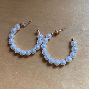 🌟Medium Pearl hoop earrings🌟